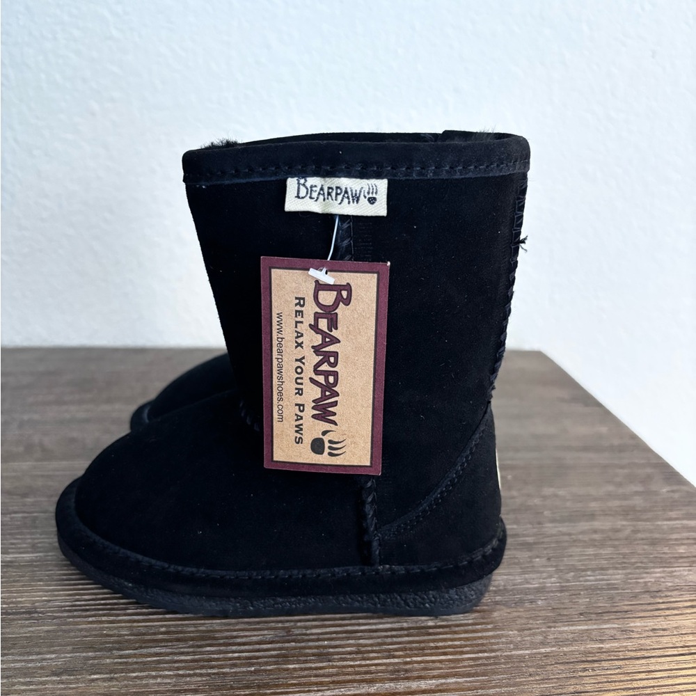 Bearpaw Eva Short Black in toddler size 8